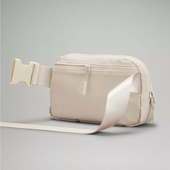 NWT Lululemon Everywhere Belt Bag - White Opal - Tik Tok Viral Bag! - Picture 4 of 7